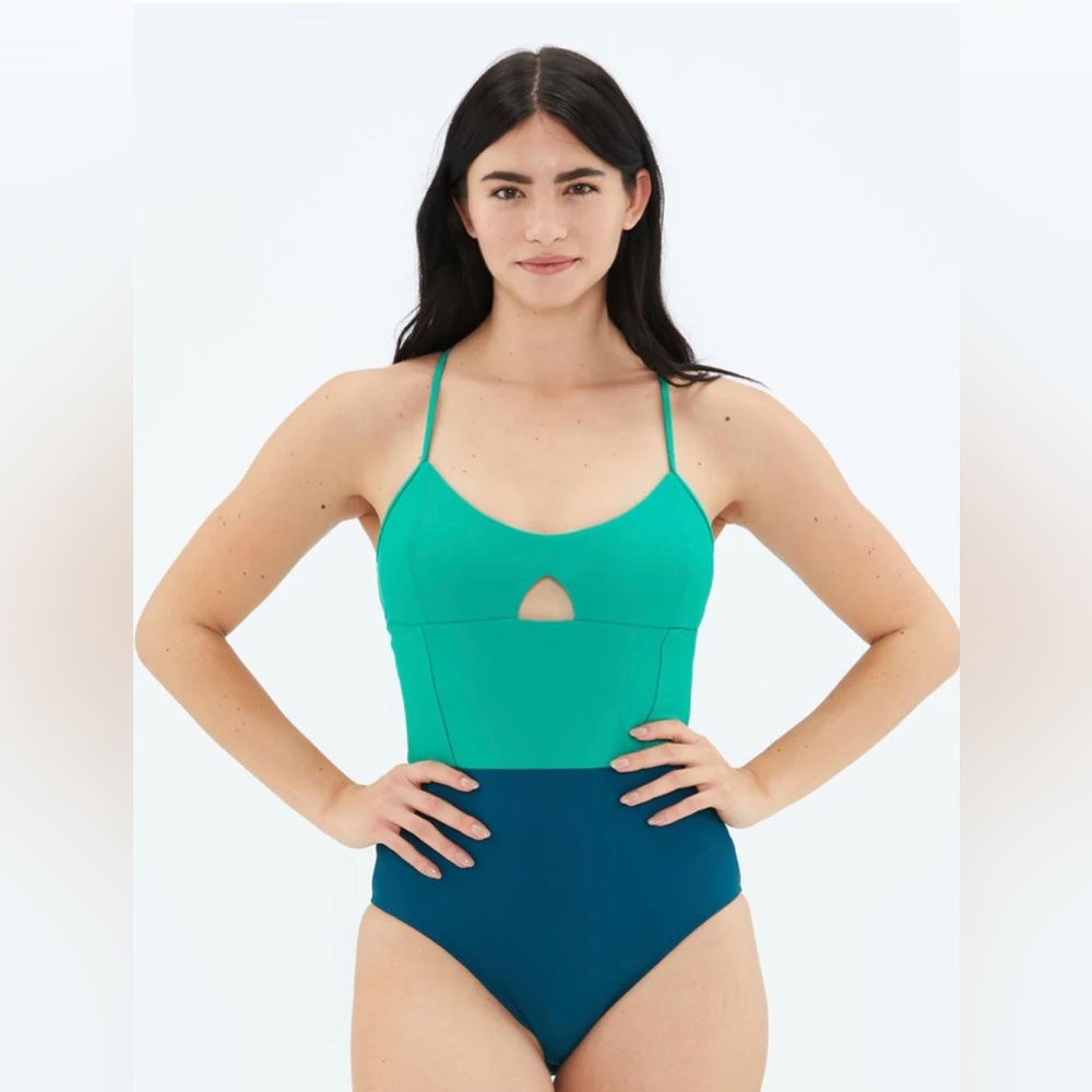 Summersalt The Swan Dive Swimsuit in Seaglass & Seaweed (6)